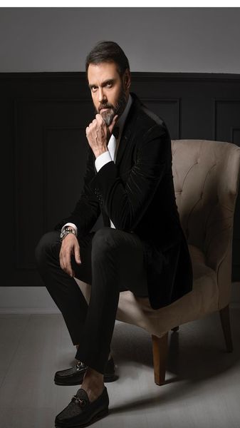 امیرعلی دانایی با لباس رسمی + عکس