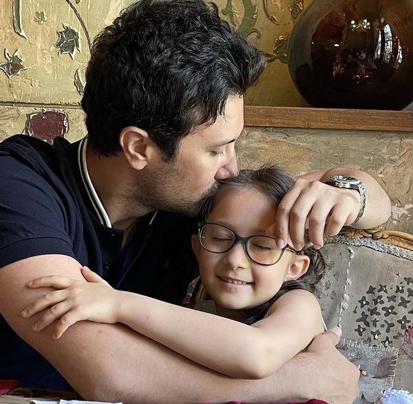 بوسه عاشقانه شاهرخ استخری + عکس