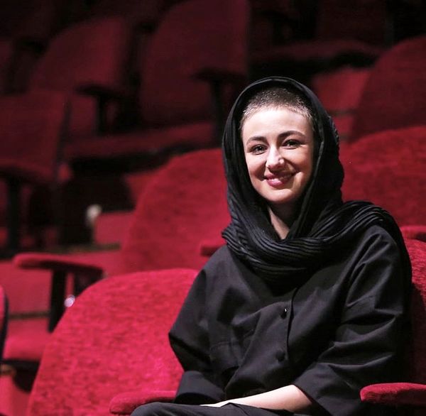 ویدا جوان در سالن نمایشی خالی + عکس