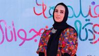 عکسی زیبا از سوگل طهماسبی با لباس زنانه جذاب و خوش رنگ