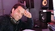 رضا بهرام در اتاق کارش + عکس