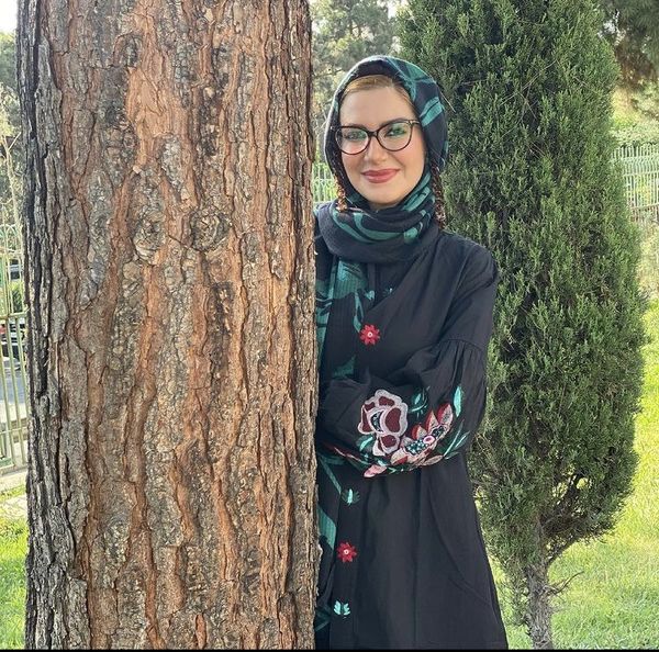 عکاسی خاله شادونه در پارک + عکس