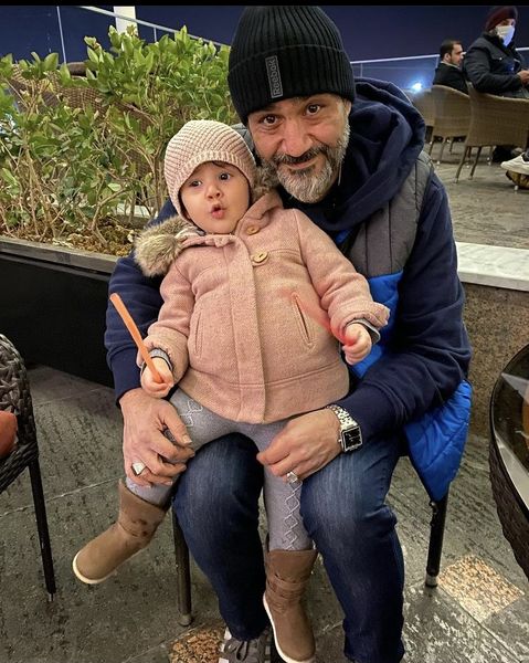 عکس جدید مهران غفوریان و دخترش هانا در یک رستوران 