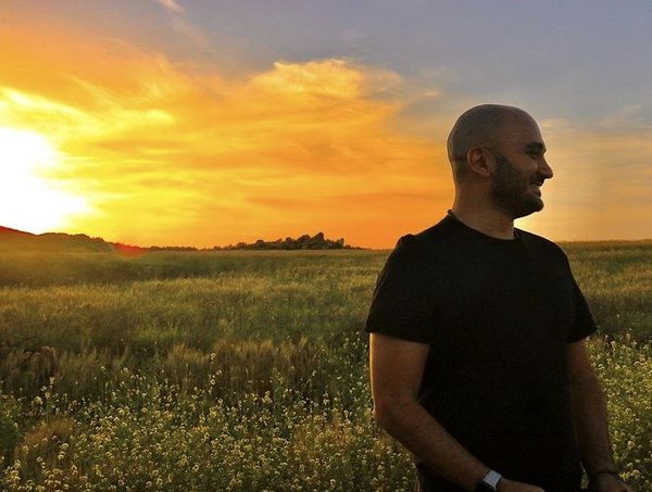 عکس کارت پستالی احسان کرمی