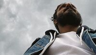 سلفی عباس غزالی با آسمان + عکس