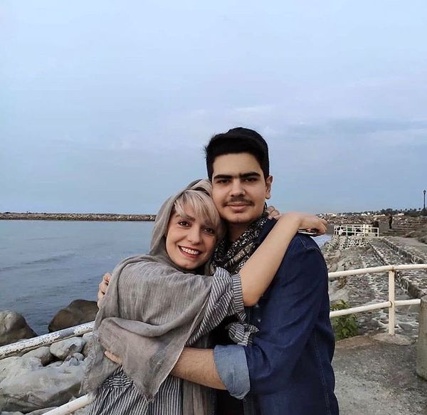 الیکا عبدالرزاقی در آغوش یک پسر جوان + عکس