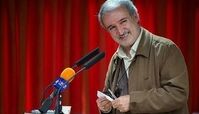 سرهنگی: 30 سال است زیر پای نویسندگان جنگ را جارو می‌کنم