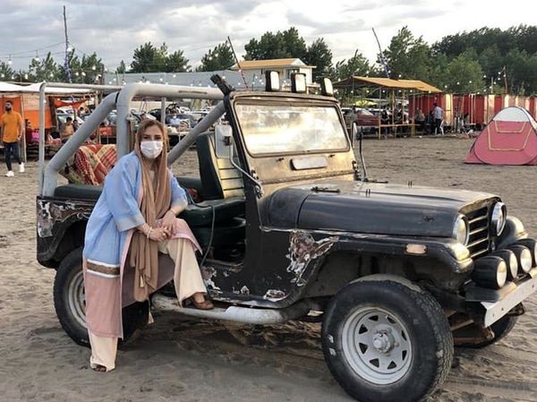 ماشین جیپ مرجانه گلچین + عکس