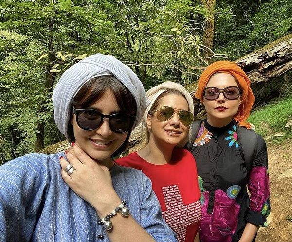 طبیعت گردی سولماز غنی با دوستانش + عکس