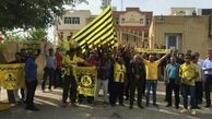 اعتراض عجیب و تهدیدی هواداران پارس جنوبی مقابل فرمانداری+ تصاویر