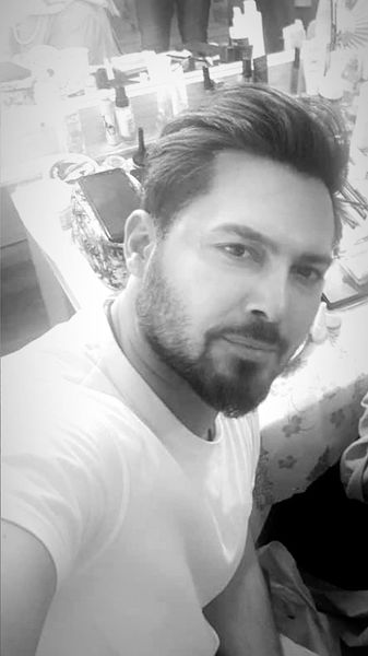 سلفی دانیال عبادی در اتاق گریم + عکس