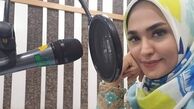 عکس خانم مجری با انرژی در رادیو