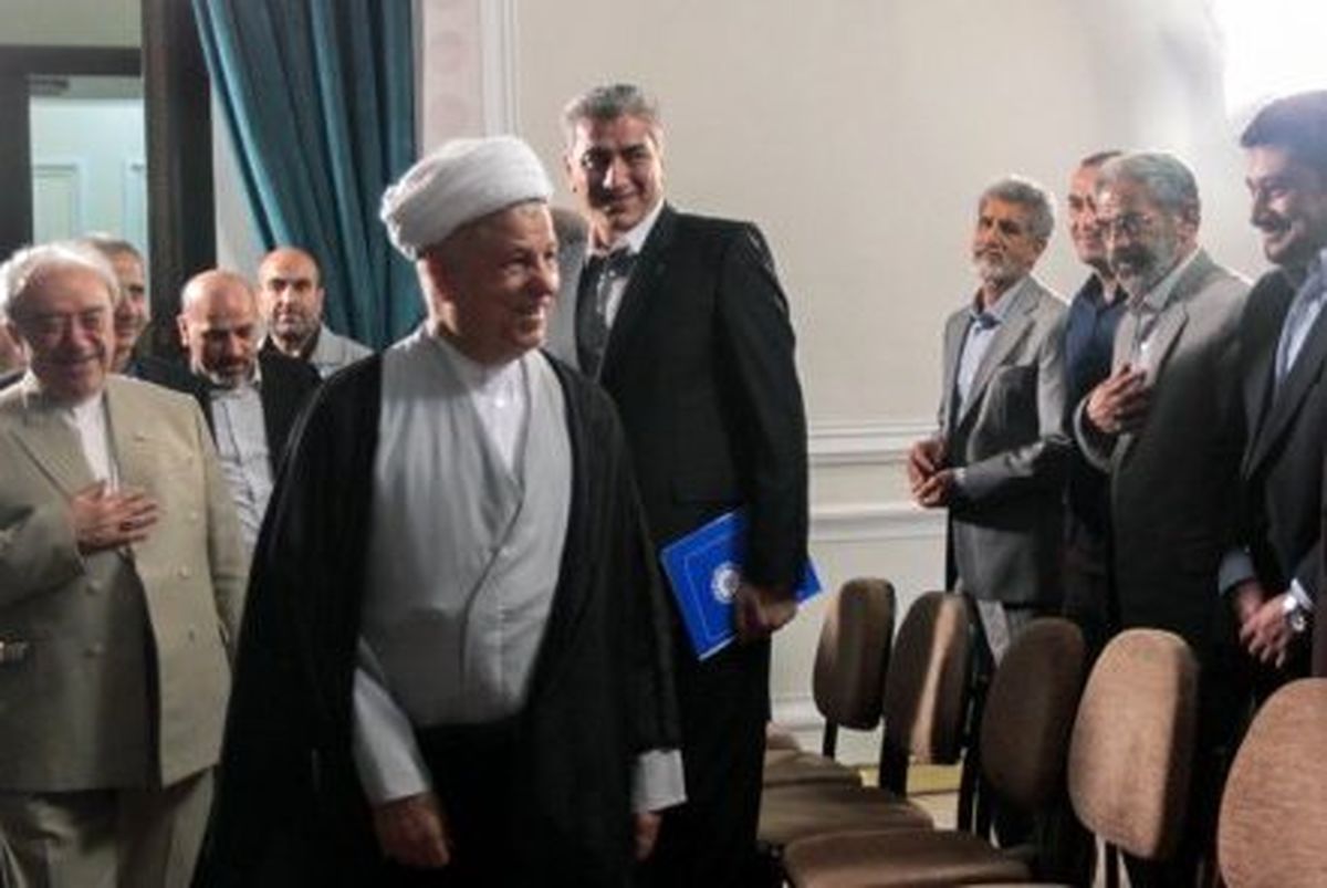 جزییات منتشر نشده از دیدار رفسنجانی با تجار و سرمایه داران / ماجرای اعتراض احمدینژاد به نحوه جمع بندی هاشمی