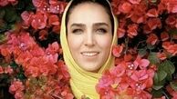 خانم بازیگر غرق در گلها + عکی